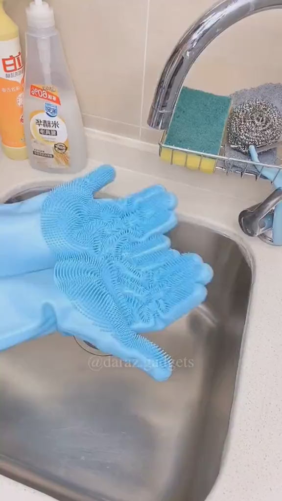 Demonstration of silicone scrubber gloves for dishwashing, vegetable washing, pet bathing, and household cleaning. Flexible food-grade silicone gloves with non-slip scrubbing bristles.